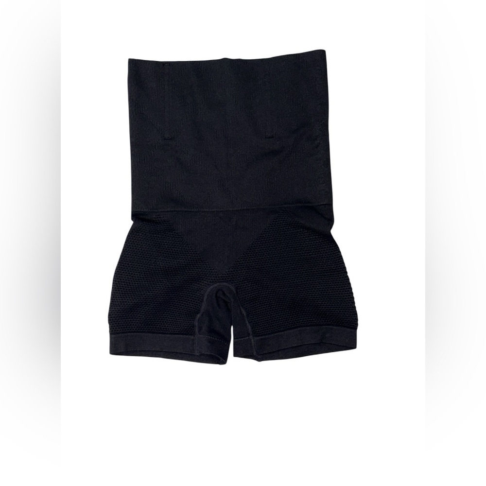 164. Women’s High-Waist Black Shaping Shorts NWOT